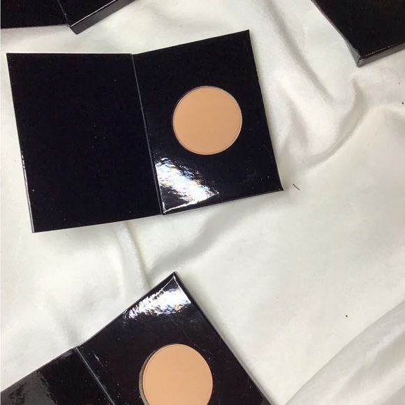 Kevin Aucoin makeup bag w/ 7 deluxe size products including mascara,lip, bronzer - Picture 2 of 5